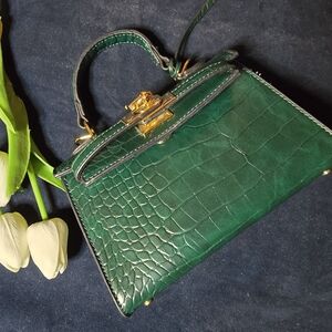 Elegant Green Crocodile-Embossed Handbag